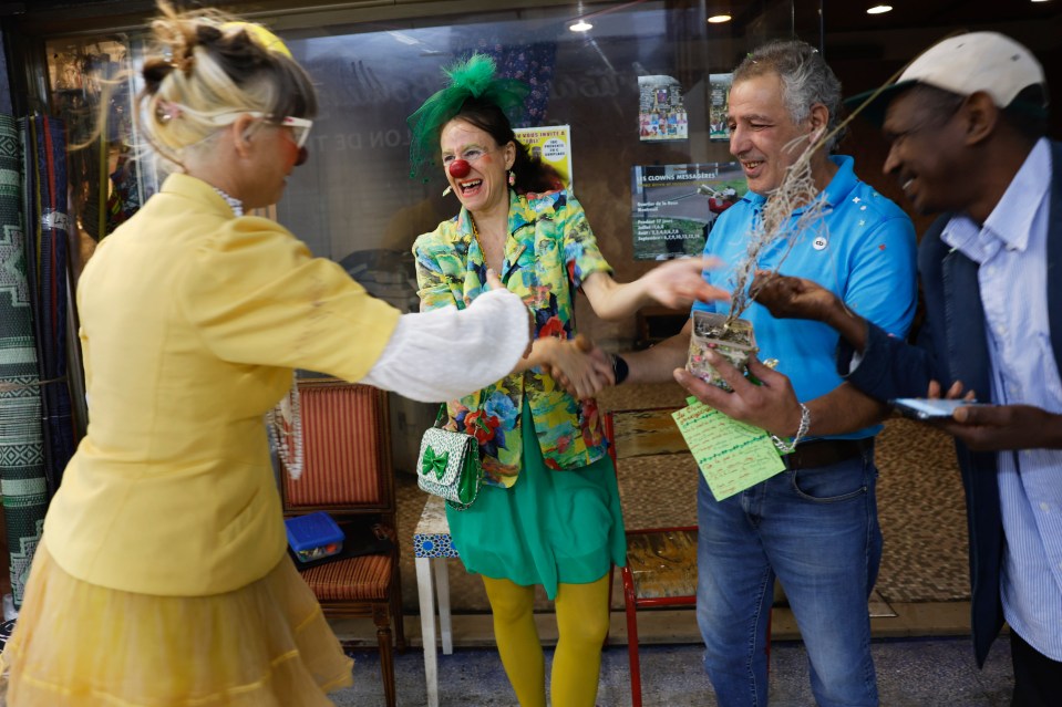 Les Clowns messagères