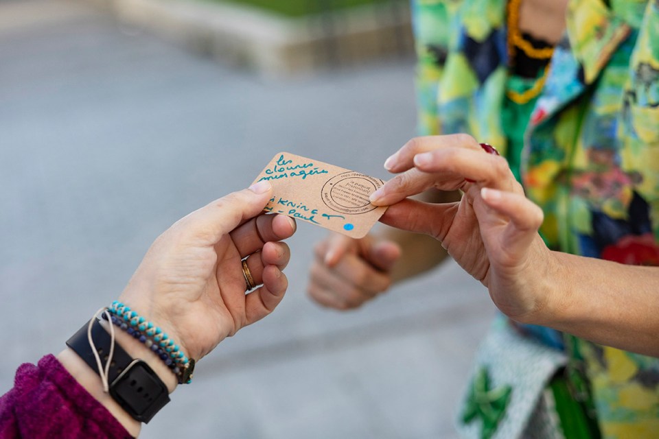 carte postale les clowns messagères